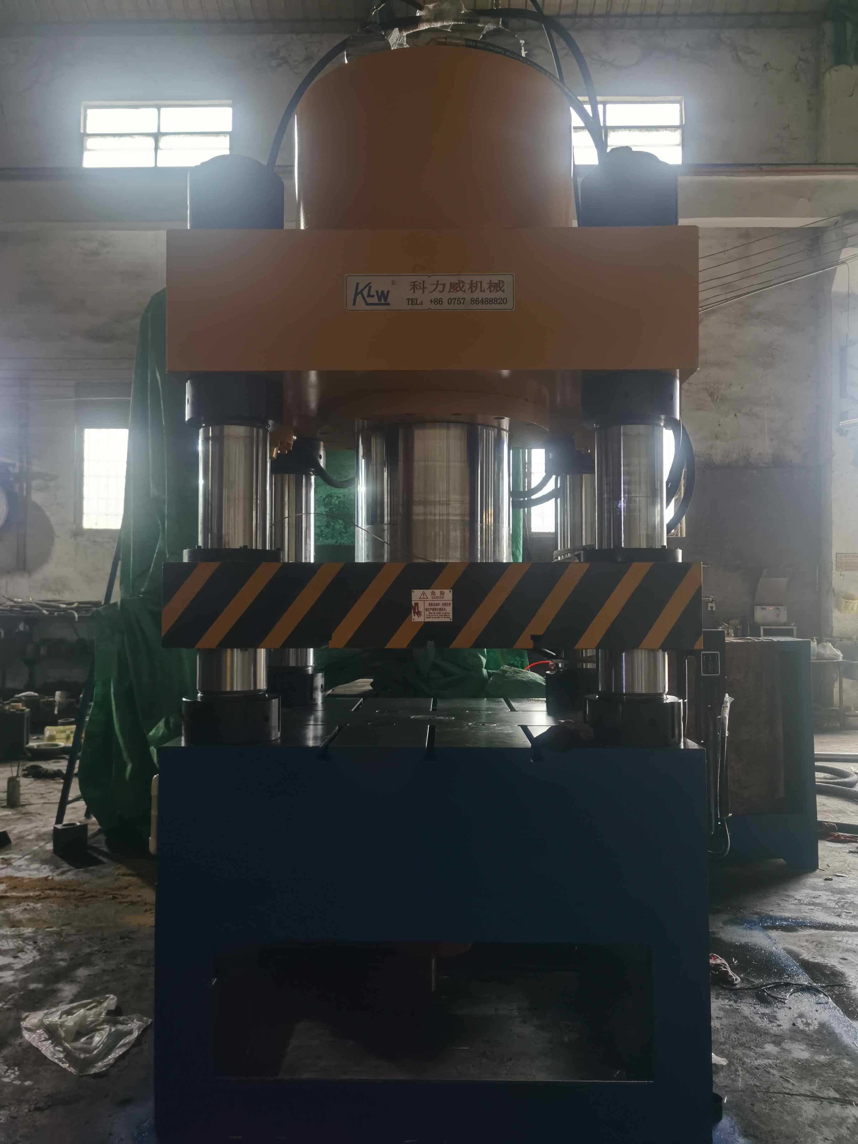非标四柱液压机Y33-1000T